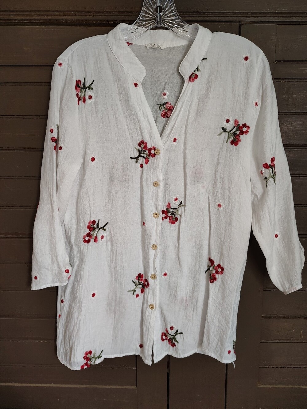 Kindred White Button Down Shirt with Embroidered Flowers Size Medium